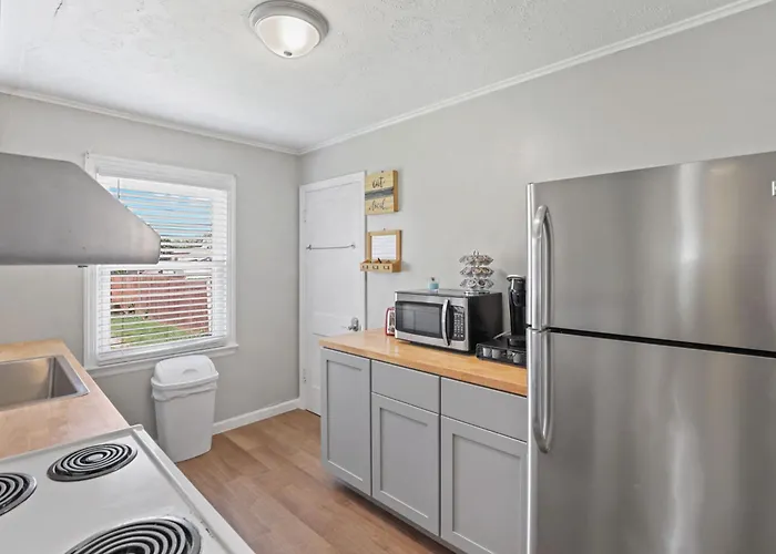 Housepitality- The -2 Br *