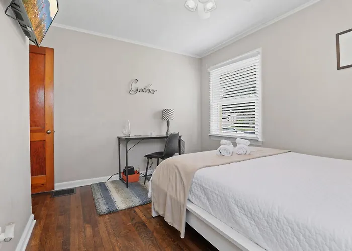 Housepitality- The -2 Br Columbus