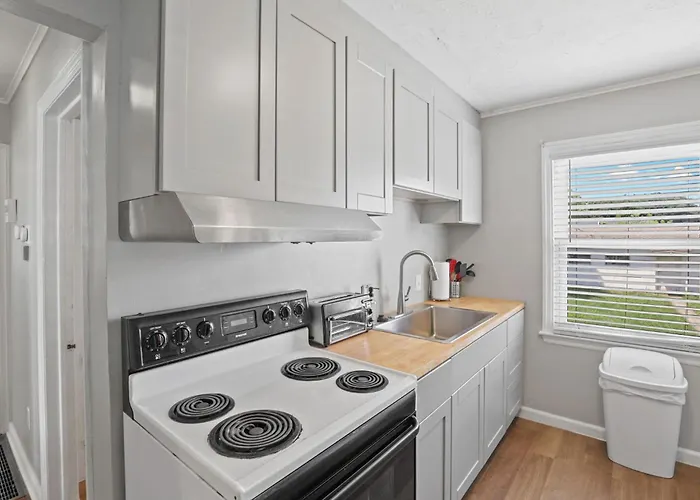 Housepitality- The -2 Br *