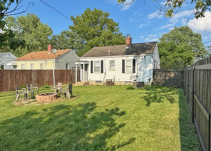 Housepitality- The -2 Br Holiday home