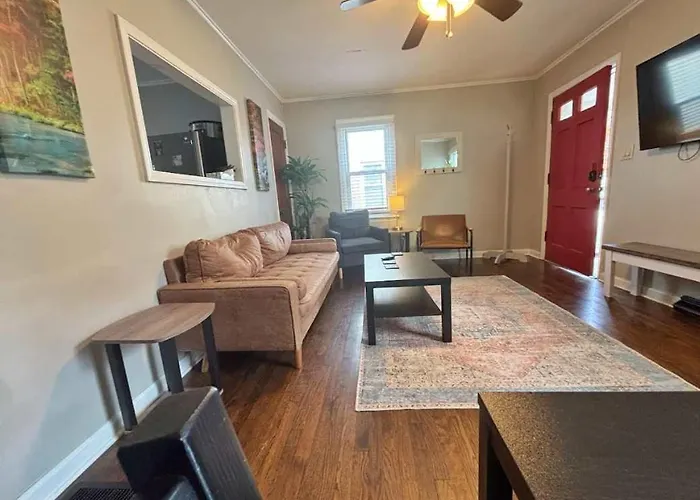 Housepitality- The -2 Br Columbus