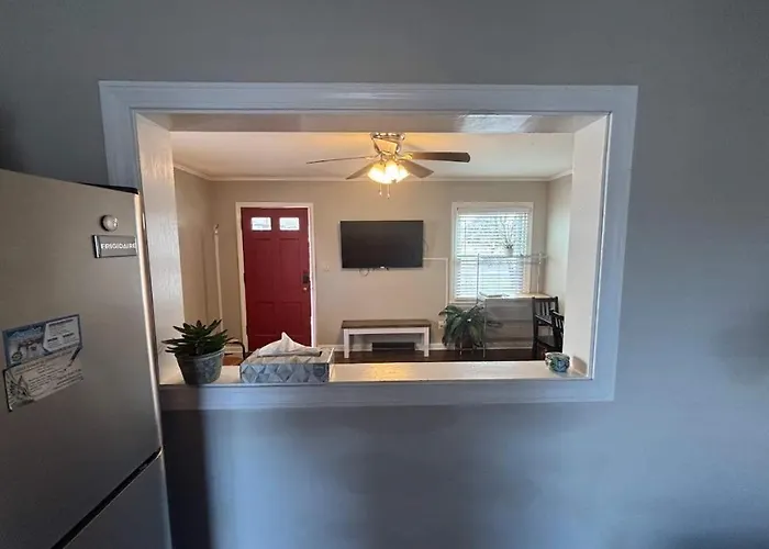 Housepitality- The -2 Br Holiday home