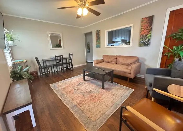 Housepitality- The -2 Br Holiday home *